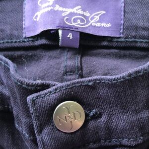 NWT NYDJ Women's Straight Leg Jeans eggplant color size 4 beautiful tummy tuck